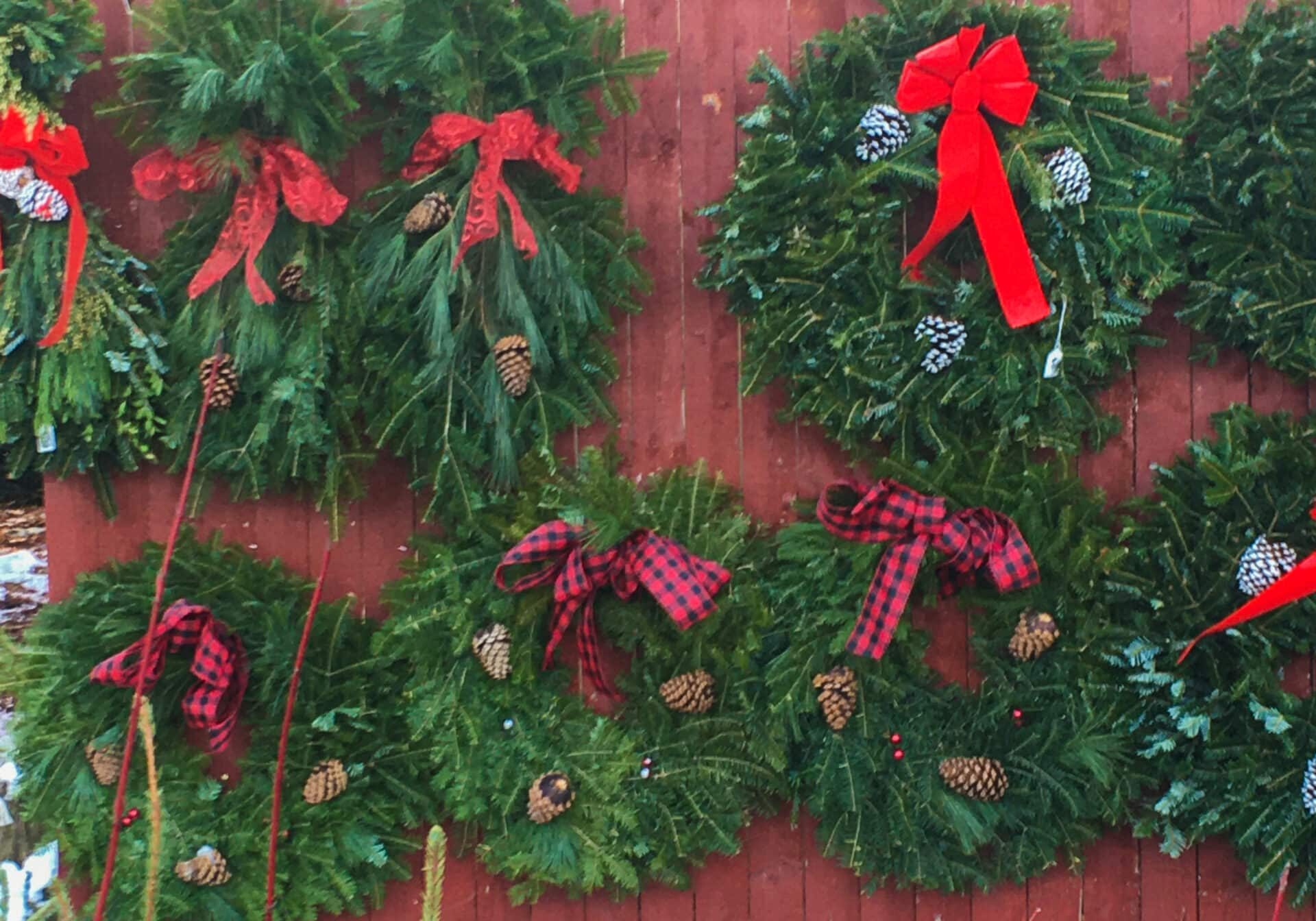 Doehlings Holiday Winter Fresh Green Door Swags And Wreathes